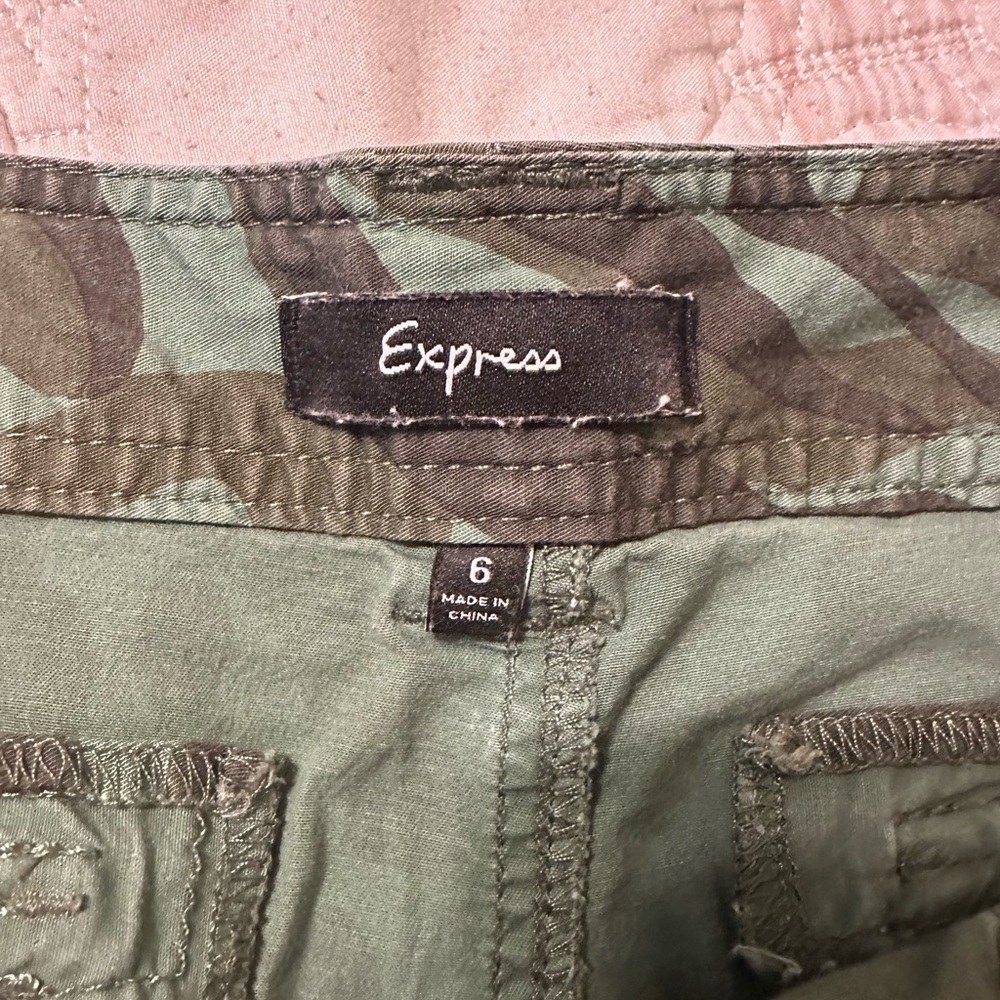 Shorts - Picture 4 of 5